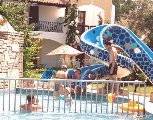 Izer Beach Club 18